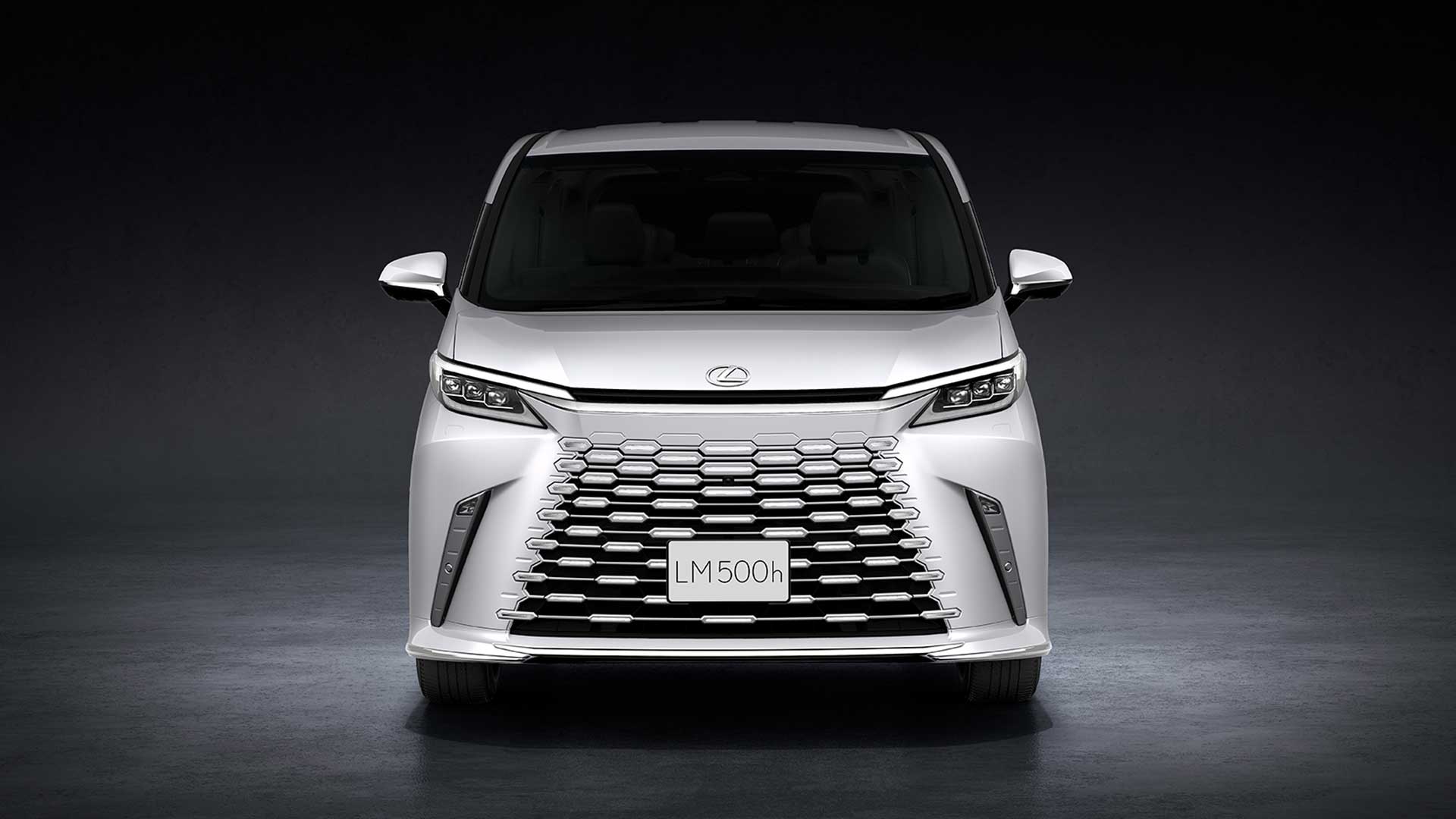 Lexus LM 500h.