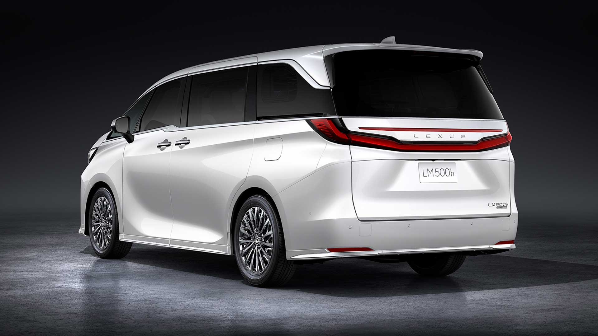 Lexus LM 500h.