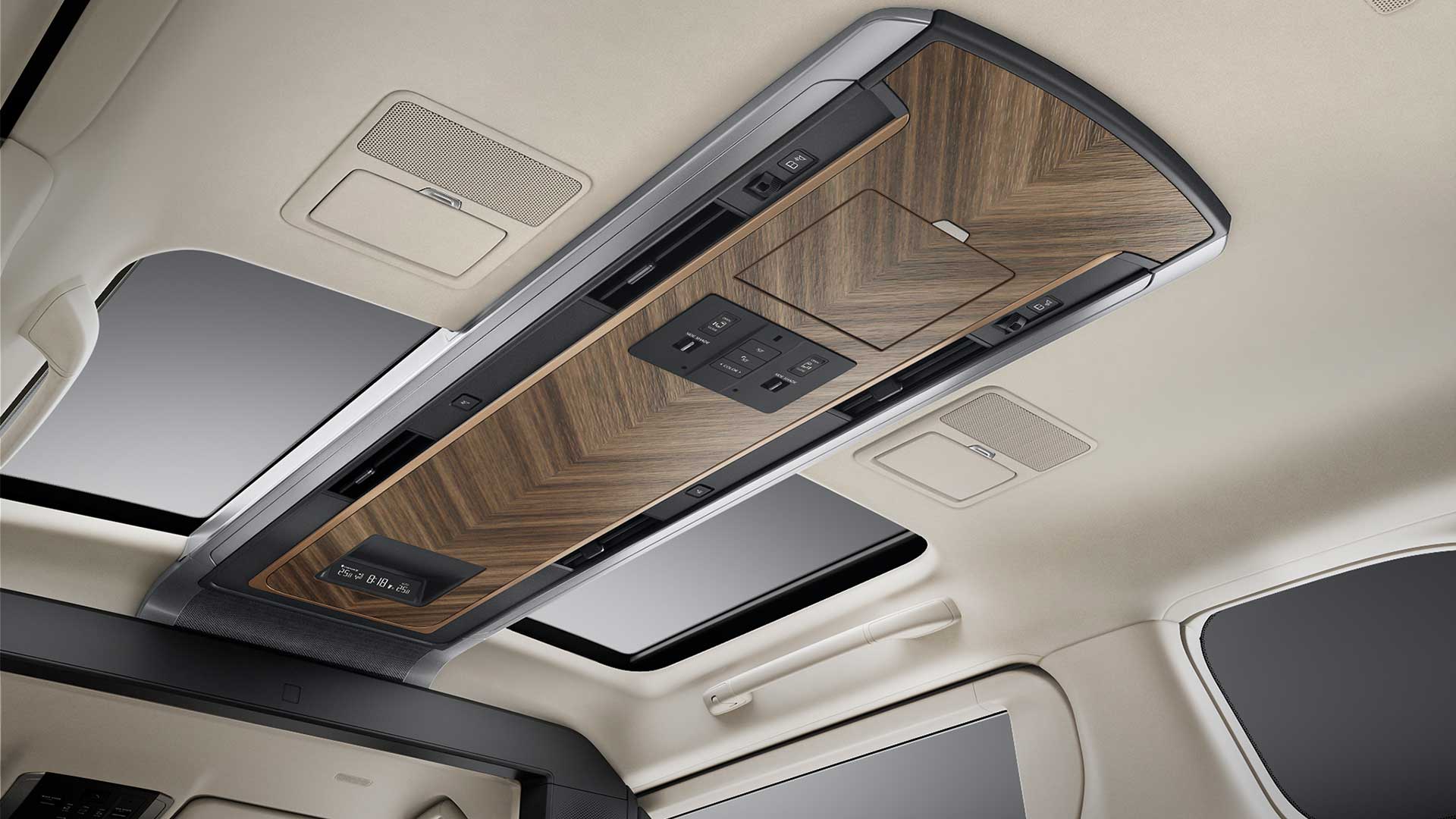 Lexus LM 500h.